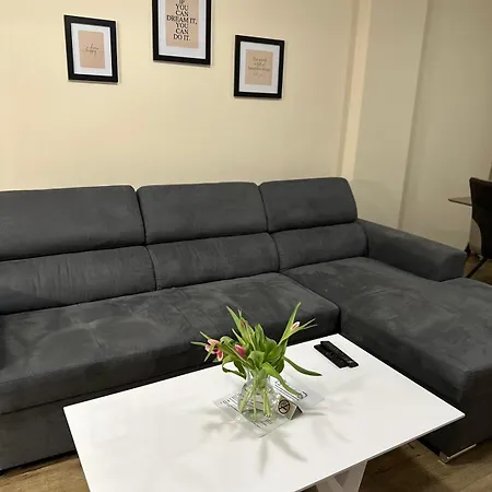 Center Elegant Living * Sofie
