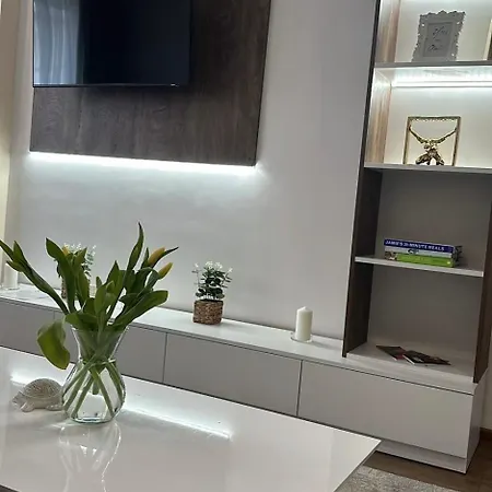 Center Elegant Living * Sofie