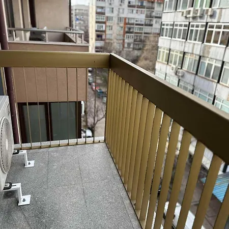 Center Elegant Living Apartment