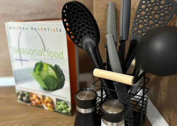 Center Elegant Living