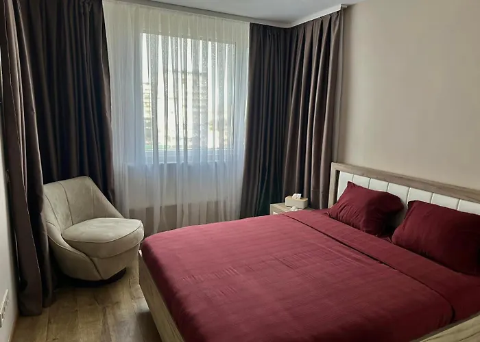 Center Elegant Living *