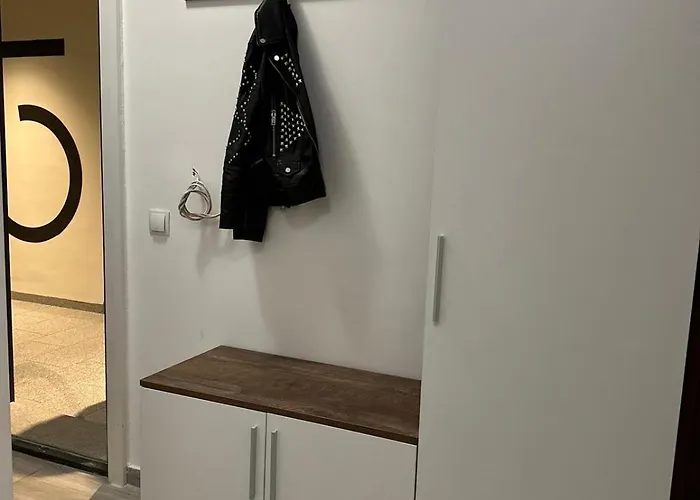 Center Elegant Living