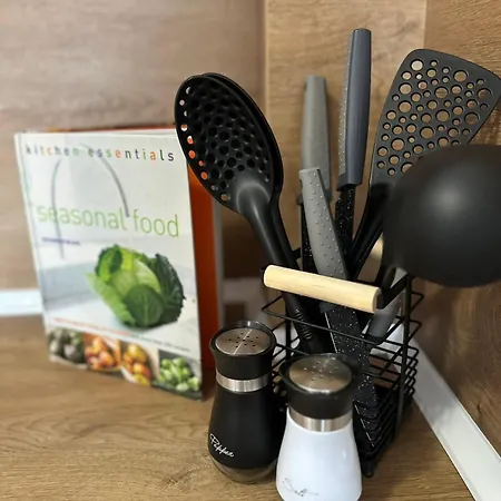 Center Elegant Living